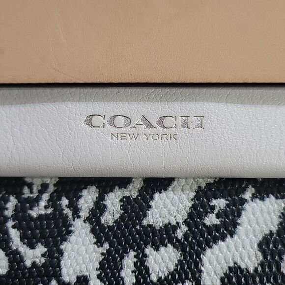 COACH 2013 BLEEKER MIXED MEDIA CLUTCH NWT And DUST BAG - Picture 7 of 13